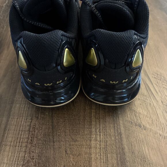 New Balance Kawhi IV Black Gold Men Size 10 Basketball Shoes BBKLSWG4 - Picture 5 of 7
